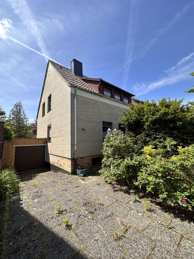 Doppelhaushälfte mit 2 Wohneinheiten und Garage in Lehrte! Doppelhaushälfte mit 2 Wohneinheiten und Garage in Lehrte!