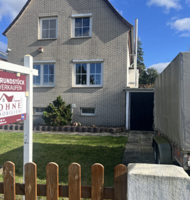 Ansicht Straße - Zuwegung rechts nach Garagenabriss